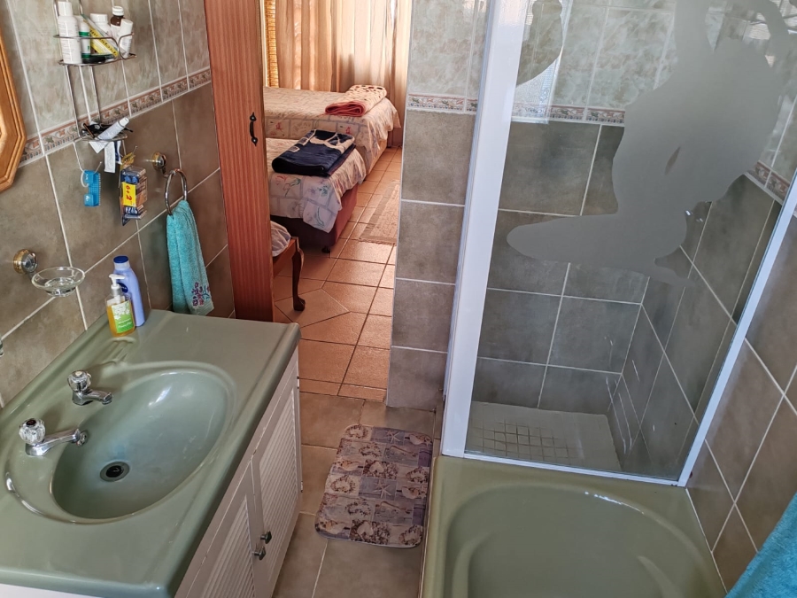 5 Bedroom Property for Sale in Perlemoenbaai Western Cape